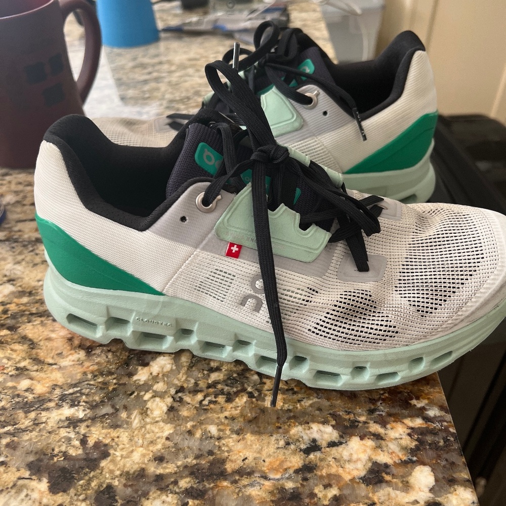 On Cloudstratus size 7.5